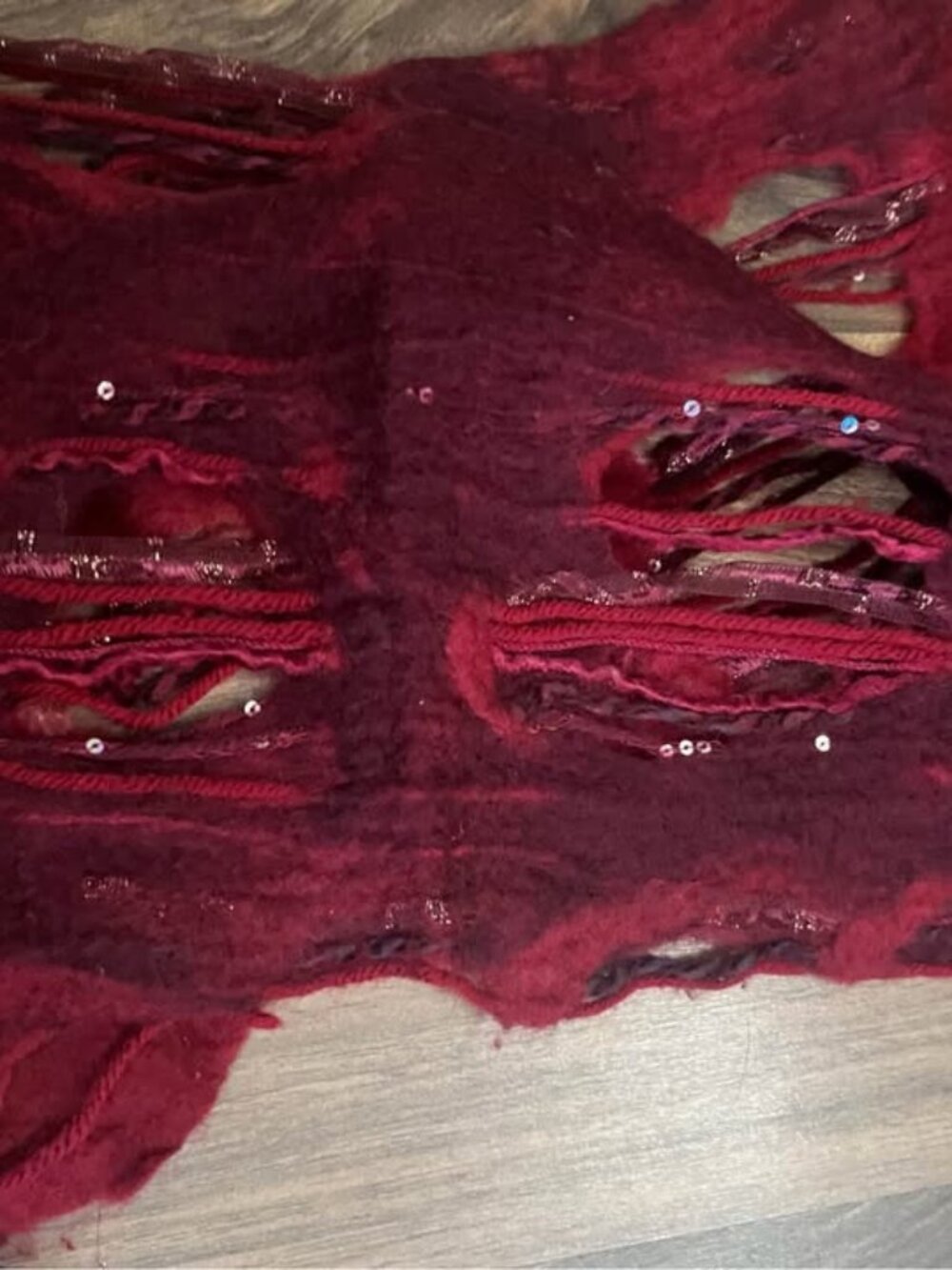 Deep red felted wool handmade scarf - Picture 3 of 4